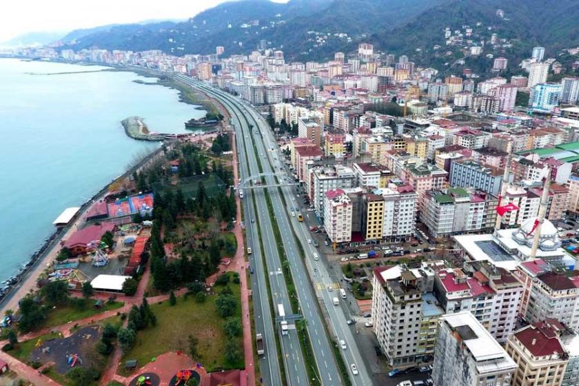 Rize’de dolgu alanı üstündeki binalarda yıkılma tehlikesi