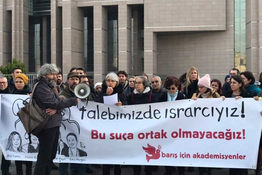 Eğitim Sen: 1071 imza, üniversiteler tarihinde utançla anılacak bir kampanya