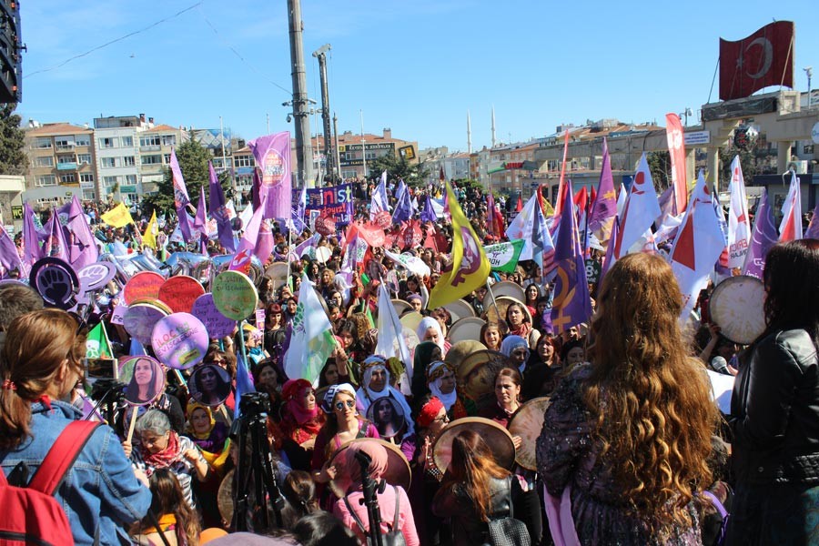 8 Mart: Sesimizi çoğaltıyor, karanlığı yırtıyoruz