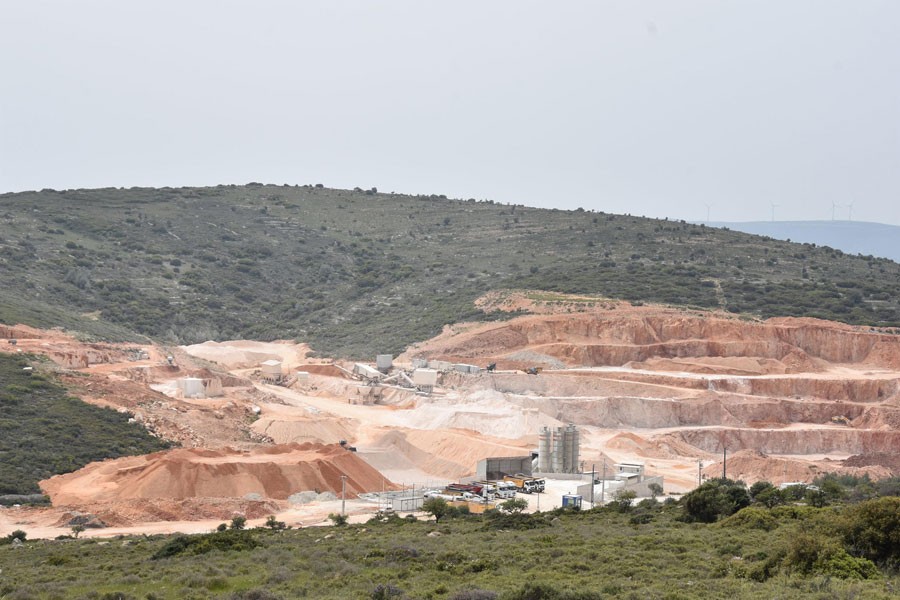 Germiyan'daki kalker ocağı mahkeme kararına rağmen kapatılmıyor