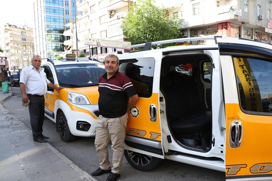 Diyarbakır'da taksi sürücüleri taksimetreleri kapattı