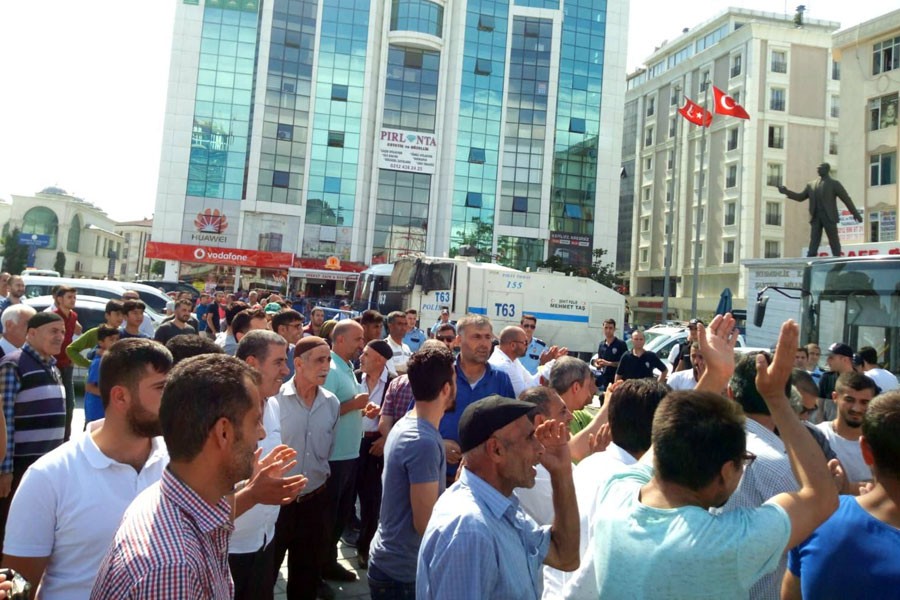 Esenyurt halkı ATV’yi protesto etti