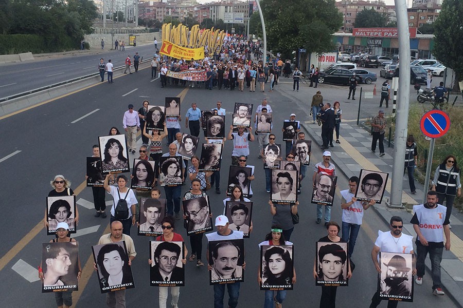 TYS ve PEN'den Madımak açıklaması: Yaktıkları ateş toplumu her köşesinden yakıyor