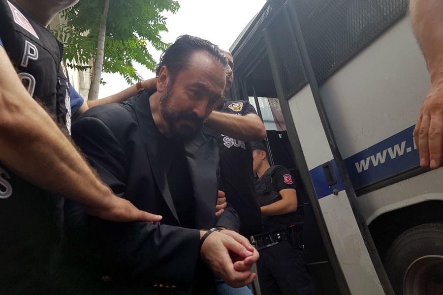 Adnan Oktar "belgeseli"ne bir bakış: Hangisi "gerçek devlet"?