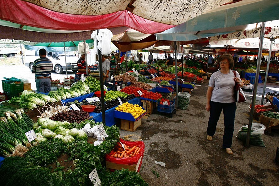 ‘Maaş cebimize girmeden vergilere gidiyor’