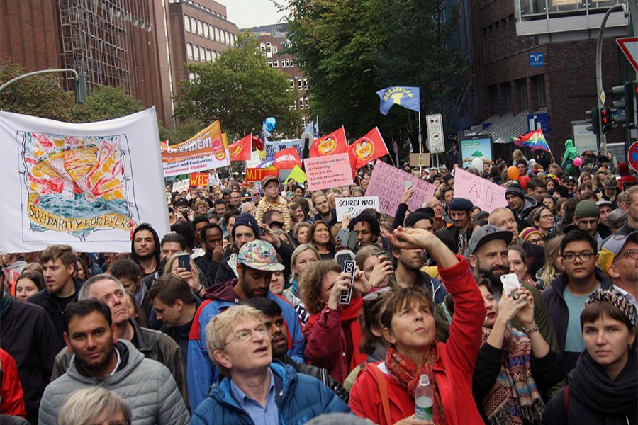 Hamburg’da ırkçılığa karşı düzenlenen yürüyüşe 35 bin kişi katıldı