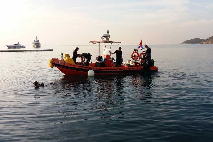 Bodrum'da mültecileri taşıyan tekne battı, 2 çocuk yaşamını yitirdi