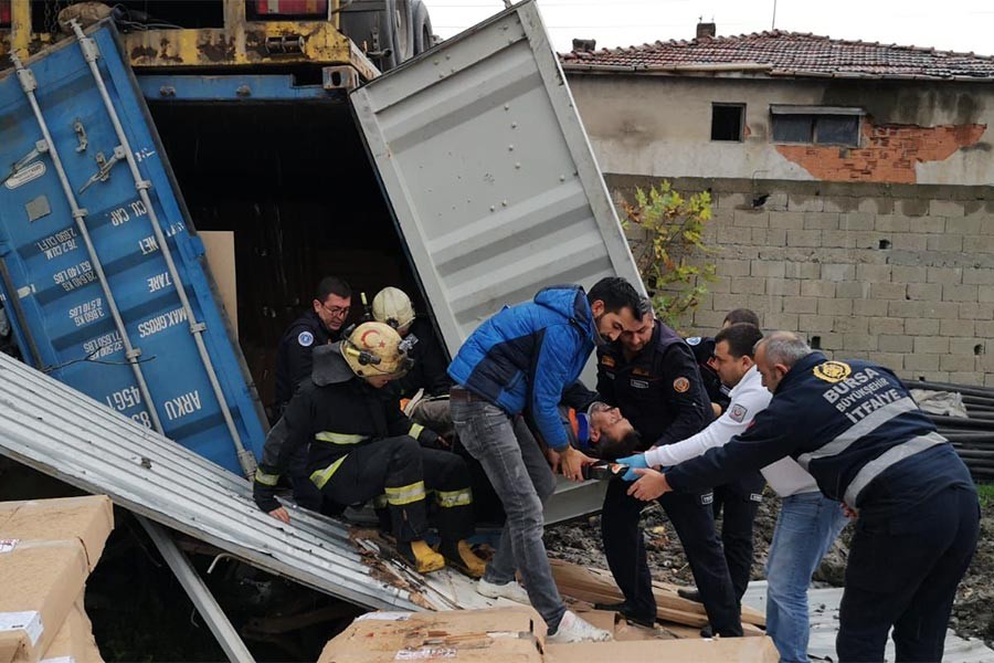 Mobilya fabrikasında iş cinayeti: 2 işçi öldü, 1 işçi ağır yaralandı