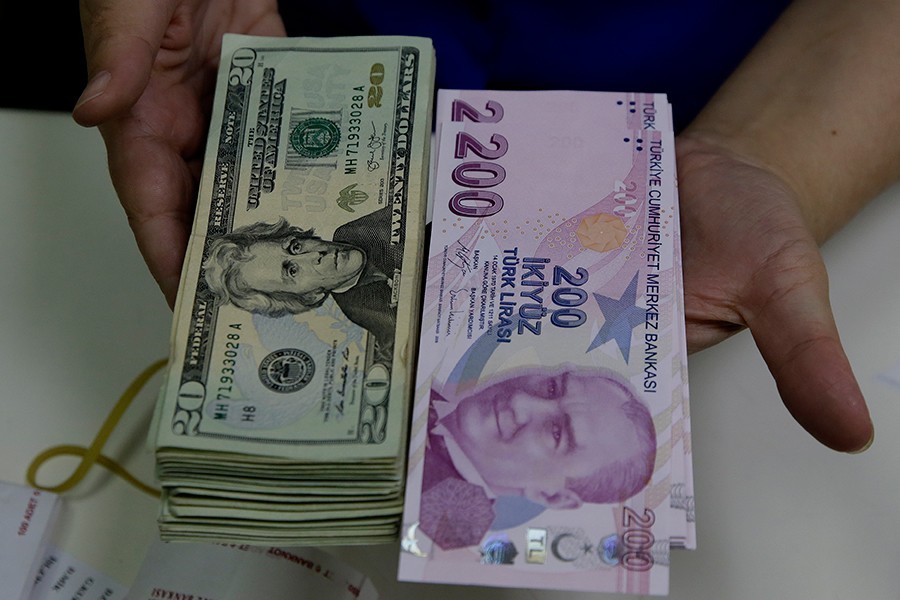 Dolar/TL kurundaki her 1 liralık yükseliş hazineye 200 milyar lira yeni borç demek