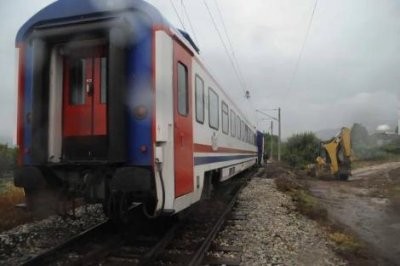 İzmir’de demiryolu işçisi Uğur Bilen geçirdiği kaza sonucu ağır yaralandı