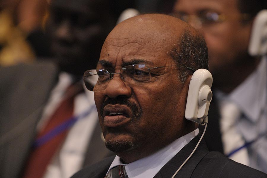 Sudan’da demokrasi nöbeti sürüyor, El Beşir cezaevine gönderildi