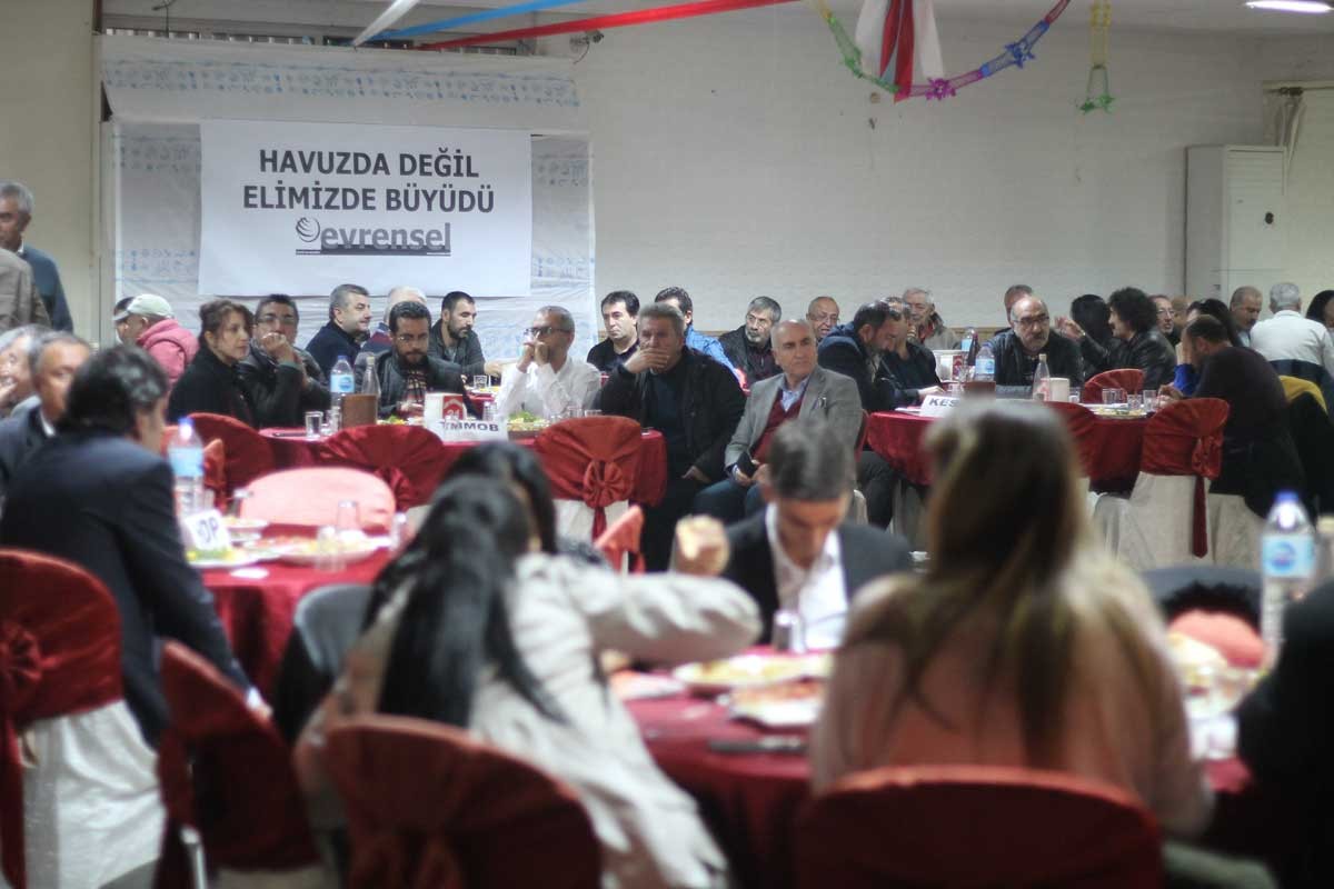 Adana’da Evrensel ile dayanışma gecesi düzenlendi