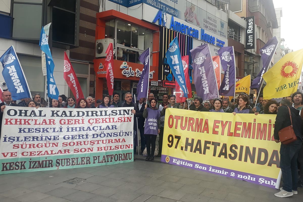 İhraç edilen öğretmenler öğrencilerine kavuşmak istiyor 