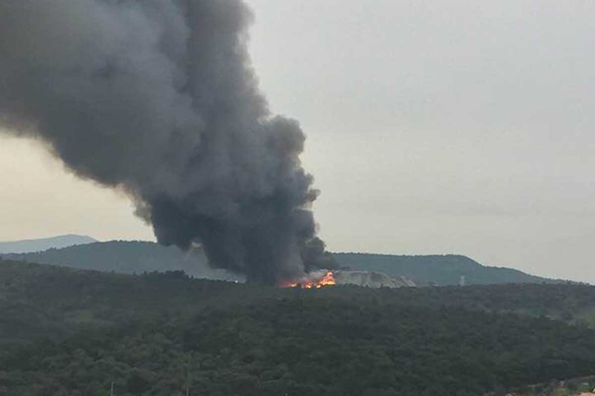 İzmir Foça’daki cüruf alanında yine yangın çıktı