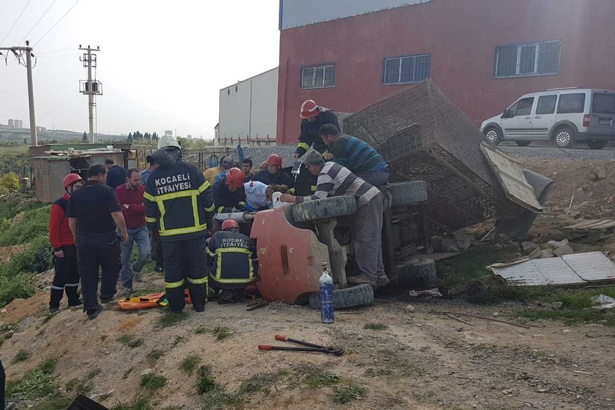 Dilovası’nda iş kazası: Forktliftin altında kalan işçi yaralandı