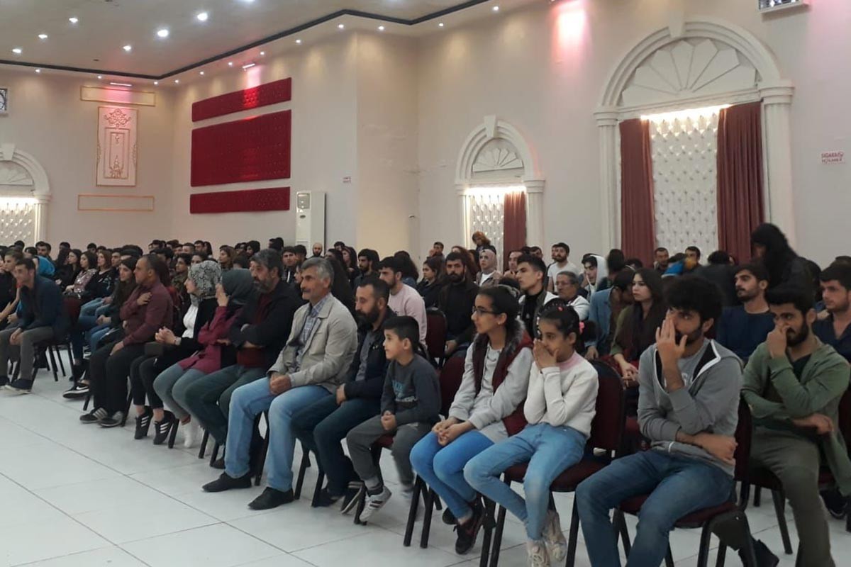 Dicle Üniversitesi öğrencileri bahar şöleni düzenledi