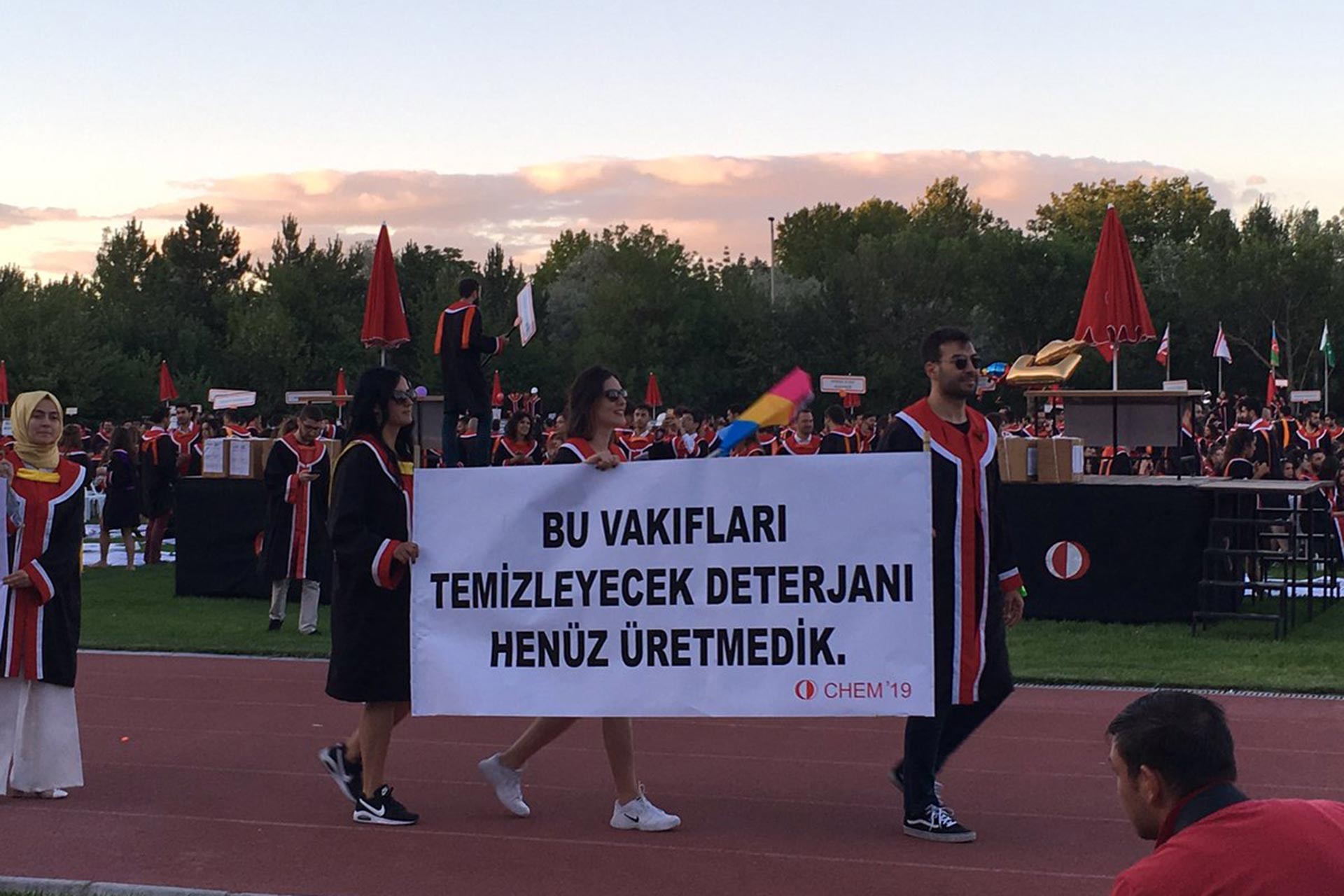 ODTÜ rektörlüğü, Devrim Stadyumu'ndaki mezuniyet törenini iptal etti!