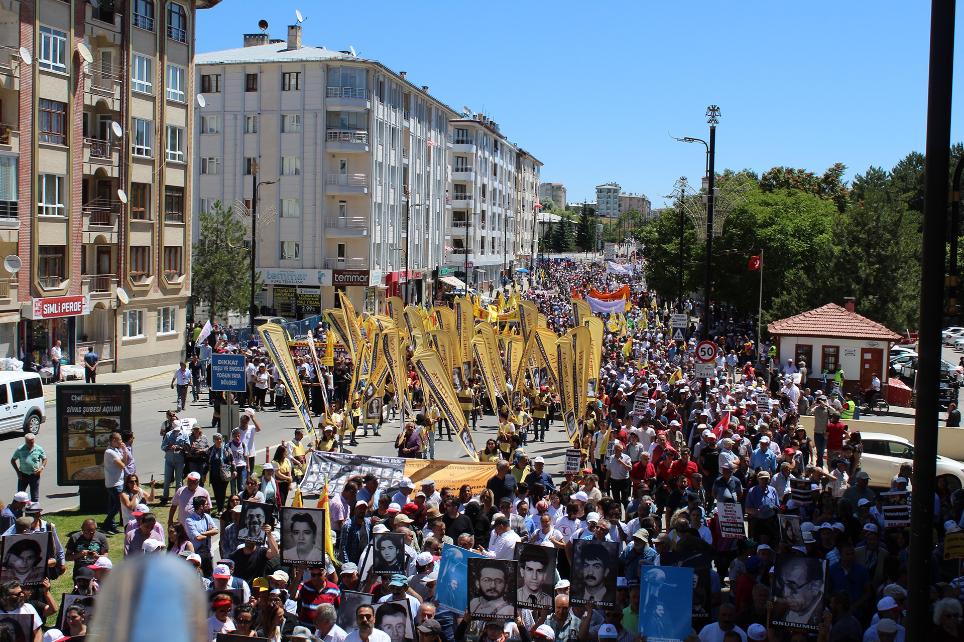 Sivas Katliamı’nın 26. yılında binler haykırdı: Madımak’ın ateşi hâlâ sönmedi