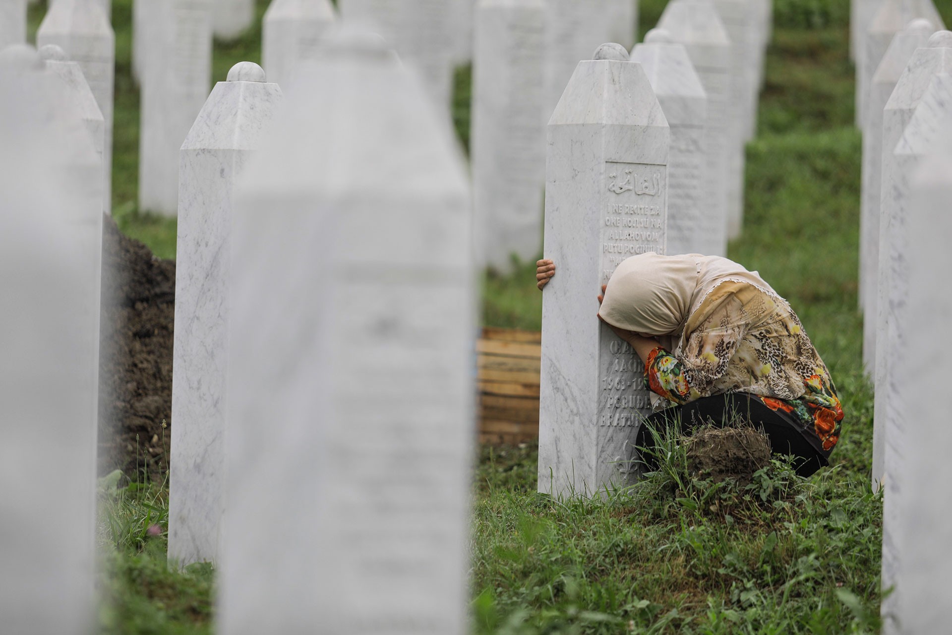 Srebrenitsa Soykırımı kurbanı 33 kişi toprağa verildi