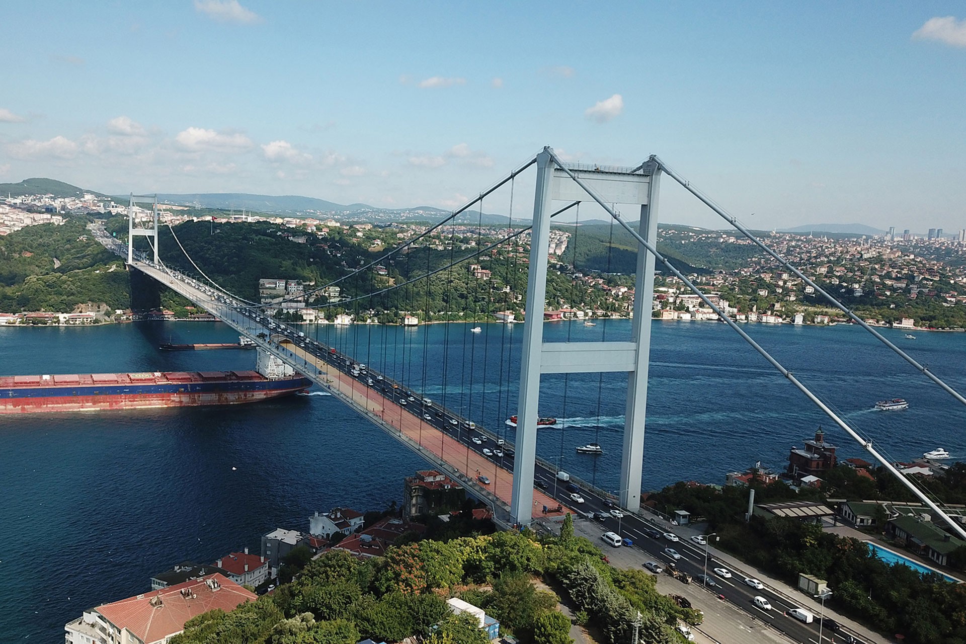 Boğaz köprüleri ve otoyol geçiş ücretlerine yüzde 20 zam