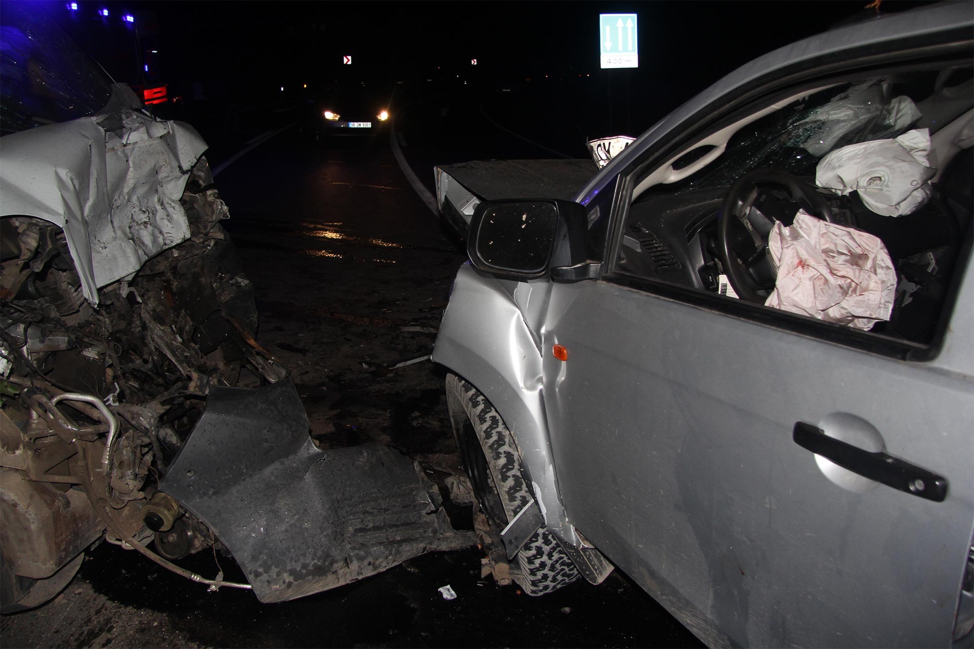 Fındık işçilerini taşıyan minibüs otomobille çarpıştı: 2'si bebek 13 yaralı