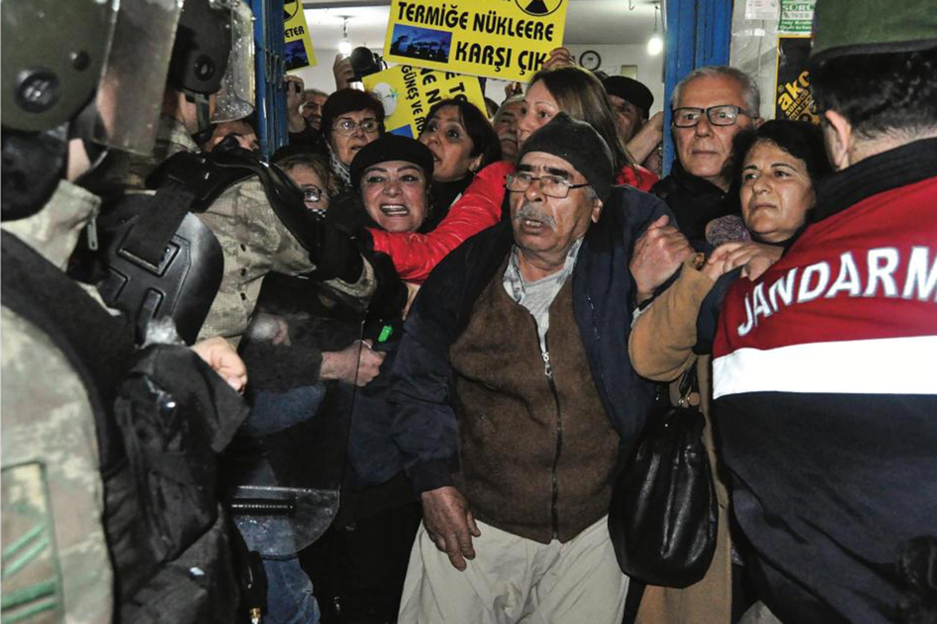 Mersin'de Caretta Caretta Sanat Galerisi'nde Tabiatın Çığlığı sergisi başladı