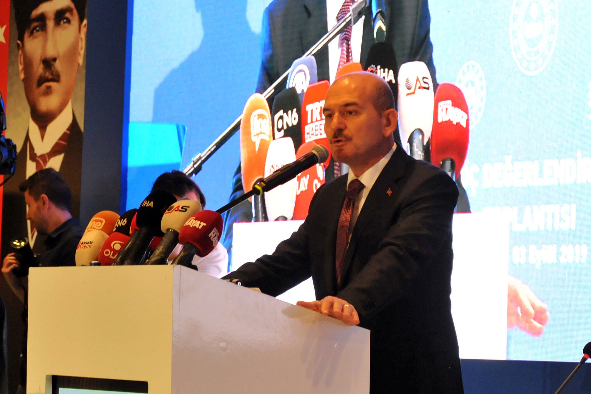 Soylu'dan İmamoğlu'na: Başka işlerle meşgul olursan pejmürde ederiz