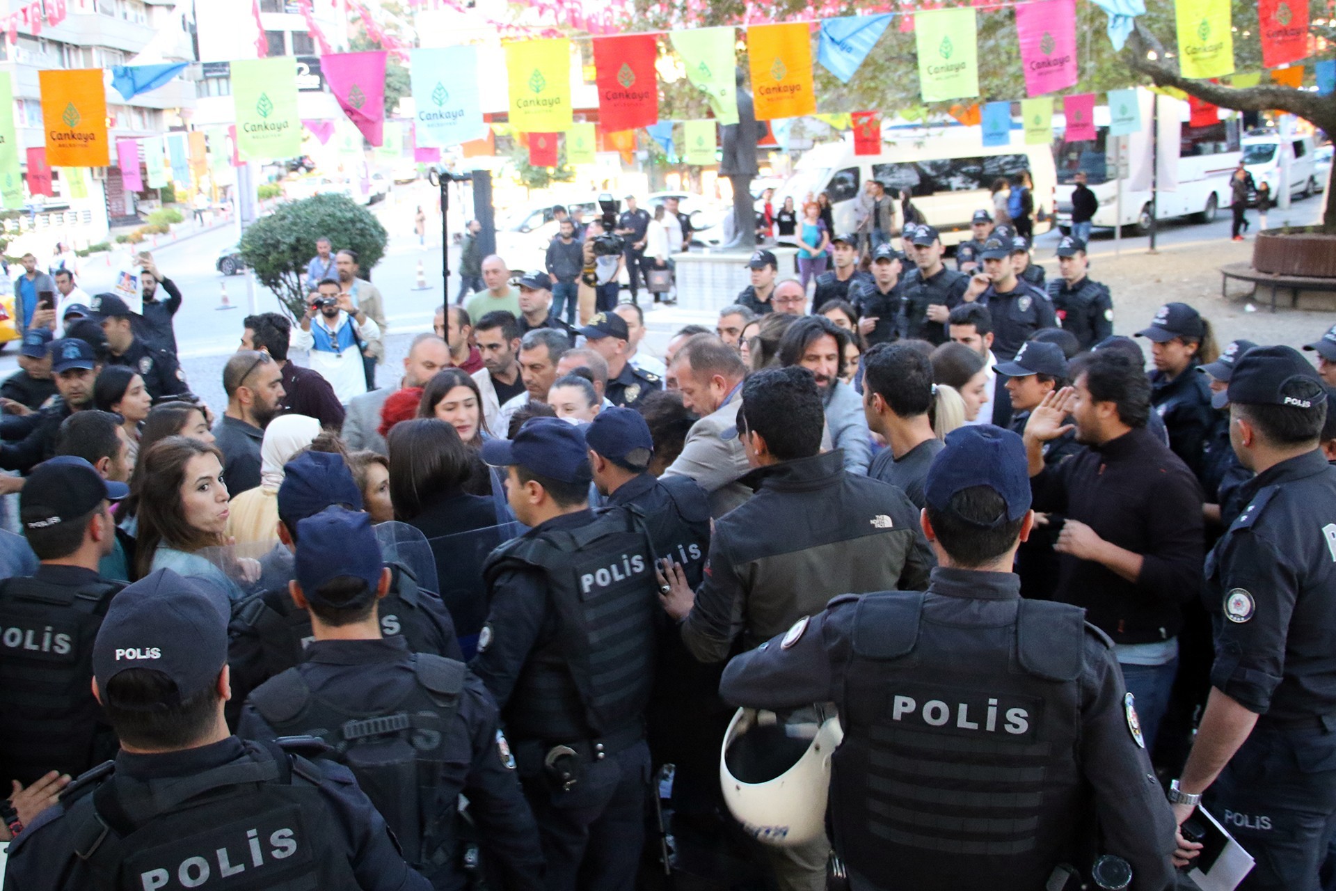 Police attack HDP women in Ankara - 10 women arrested