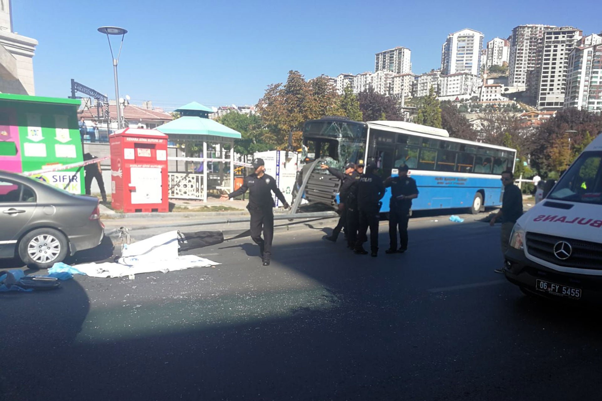 Ankara'da halk otobüsü durağa girdi: 4 kişi hayatını kaybetti