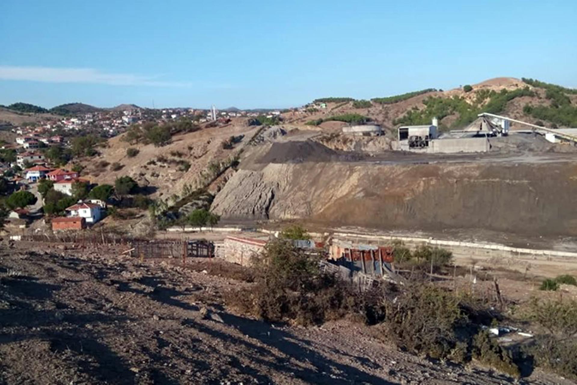 Ayvalık Karaayıt'taki demir madeni, atık sahası için köylünün son merasına göz dikti