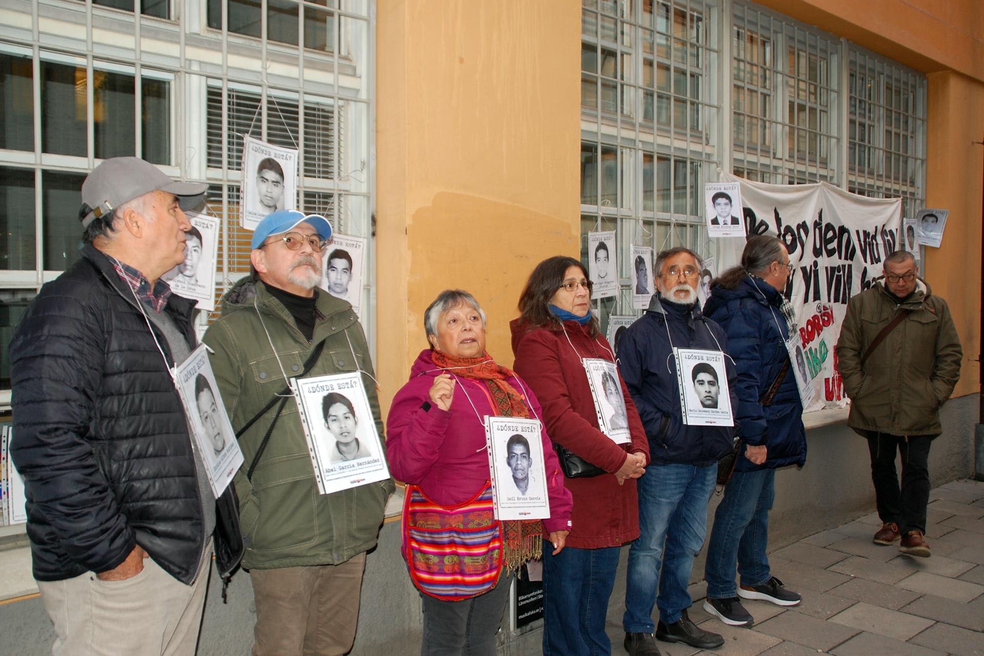 Meksikalılar, kaybedilen 43 öğrenci için adalet istiyor