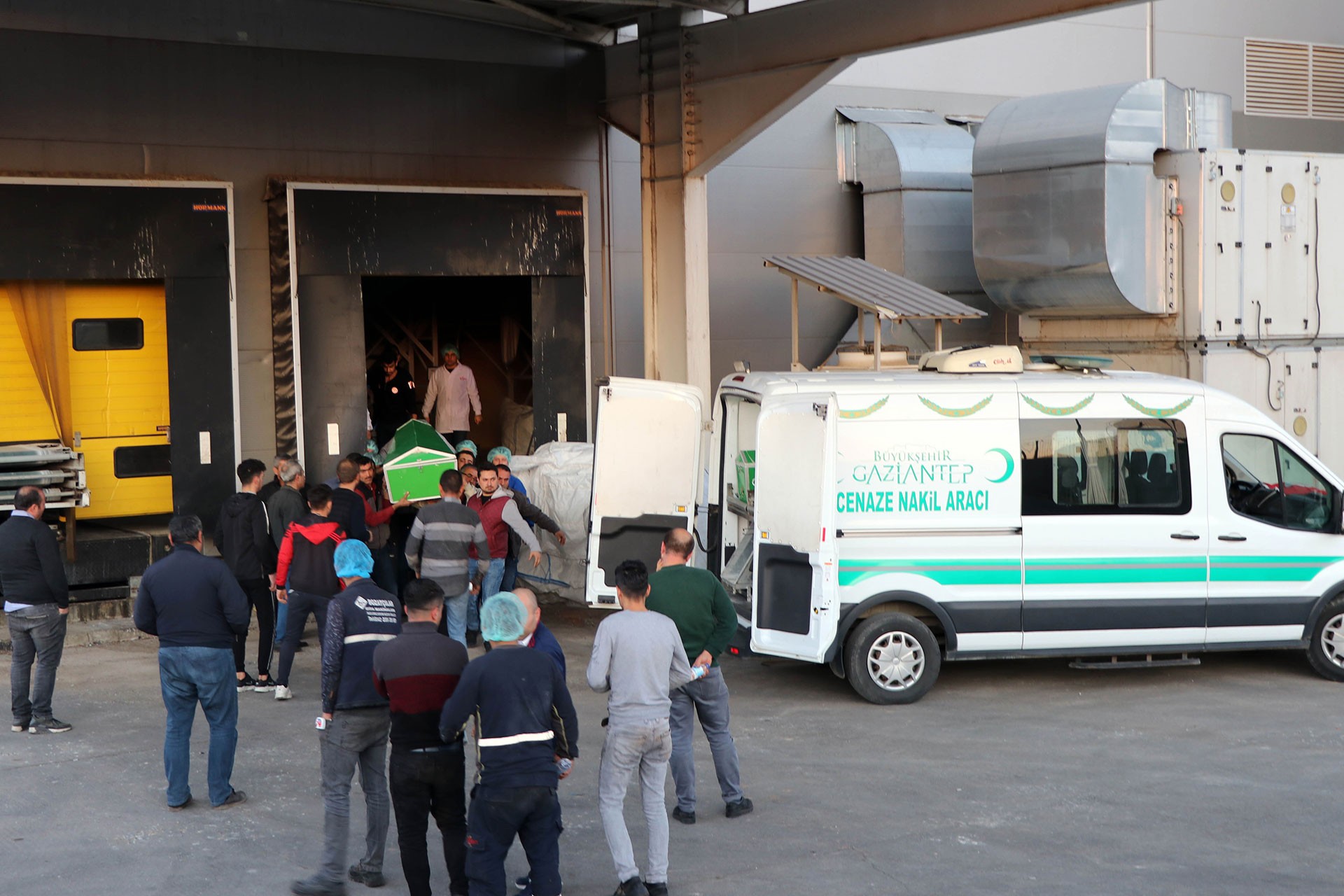 Antep'te iş cinayeti: Makineye sıkışan 19 yaşındaki işçi yaşamını yitirdi