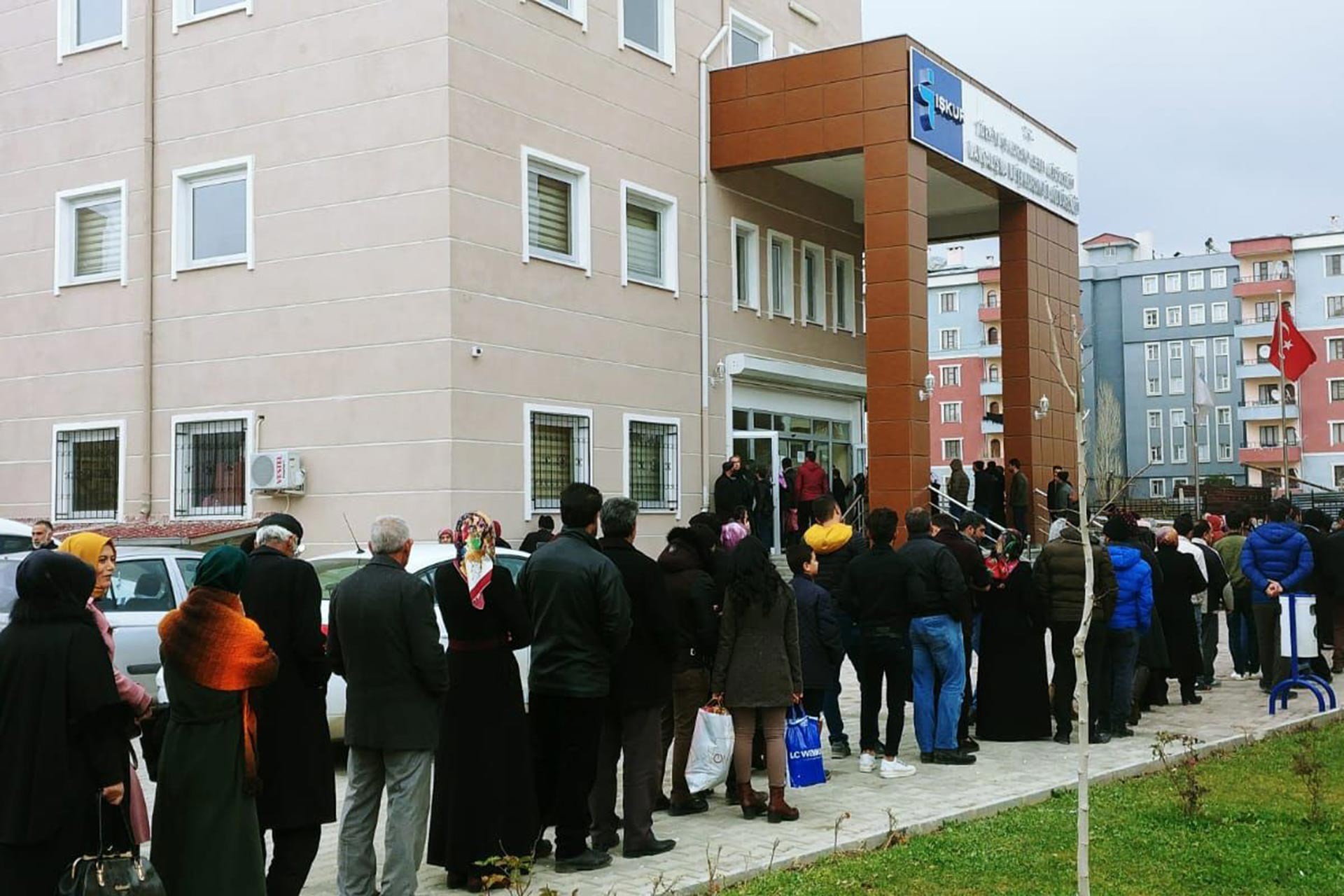 CHP'li Yüceer, işsizlik fonundan işsizlerin yararlanması için kanun teklifi verdi