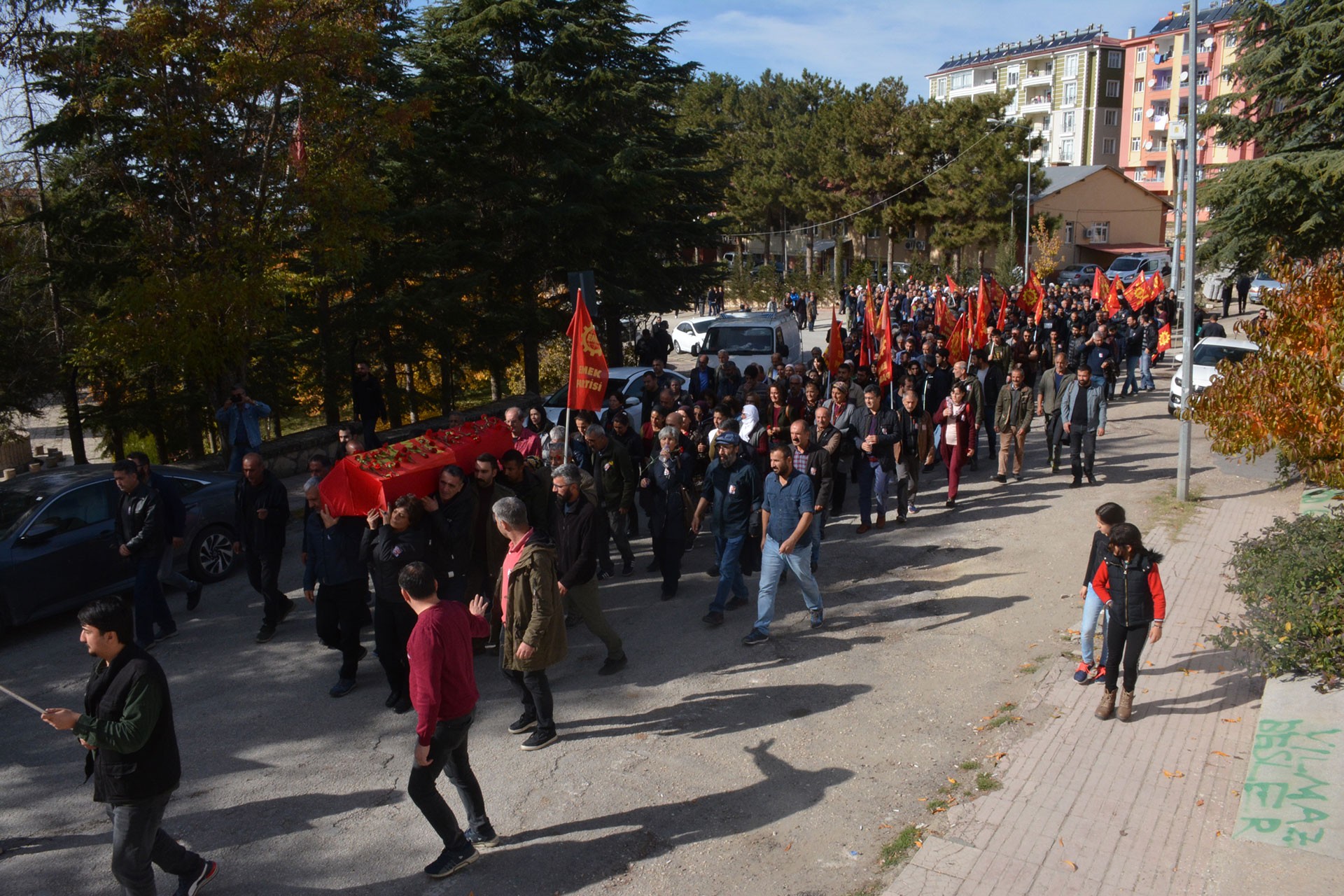 EMEP MYK Üyesi Metin İlgün'ün cenazesi Dersim'de toprağa verildi.