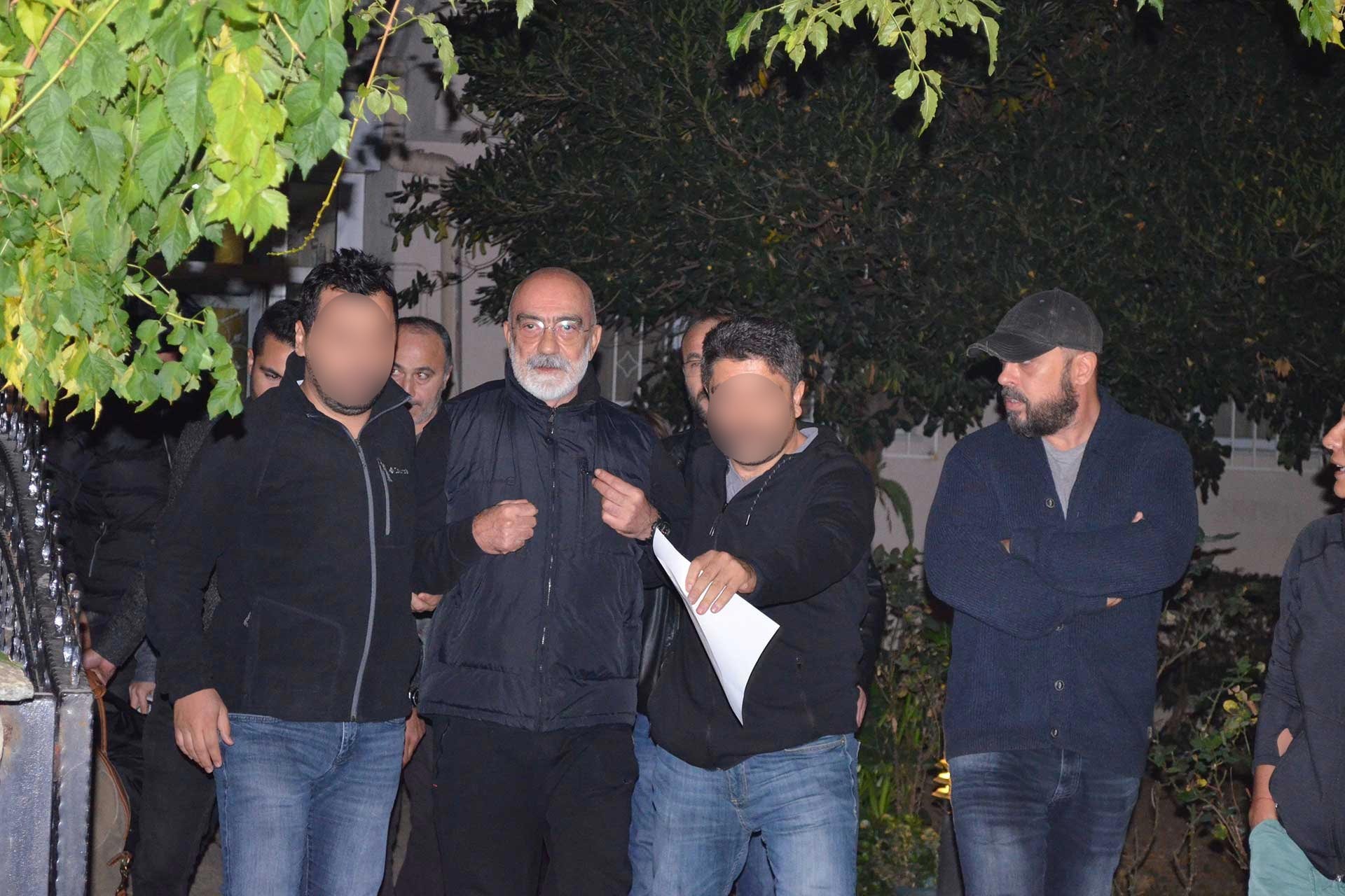 Tahliye edilmesinin ardından tekrar gözaltına alınan Gazeteci Ahmet Altan tutuklandı