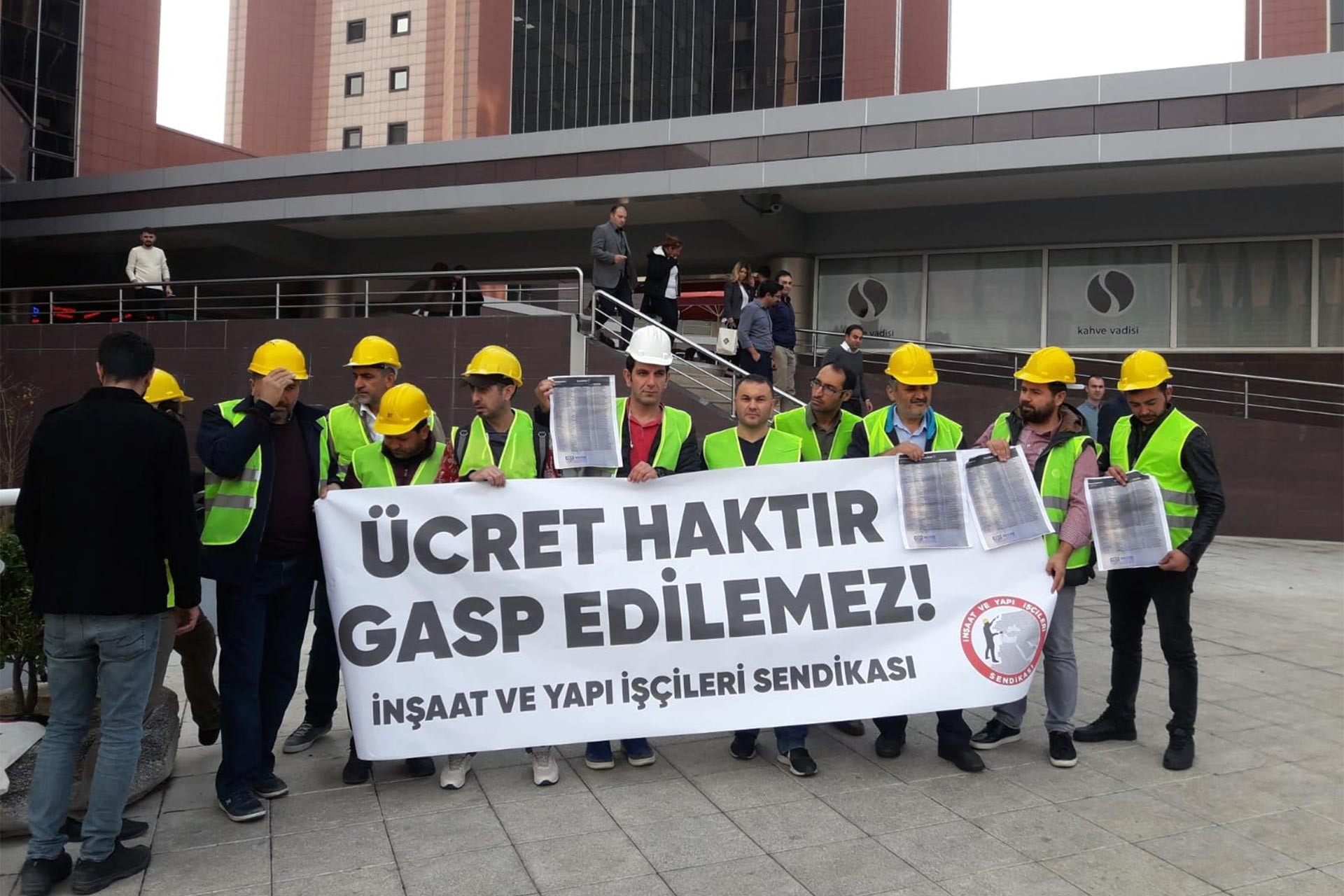 Gentes'in ücretlerini ödemediği inşaat işçilerinin direnişi 10'uncu gününde