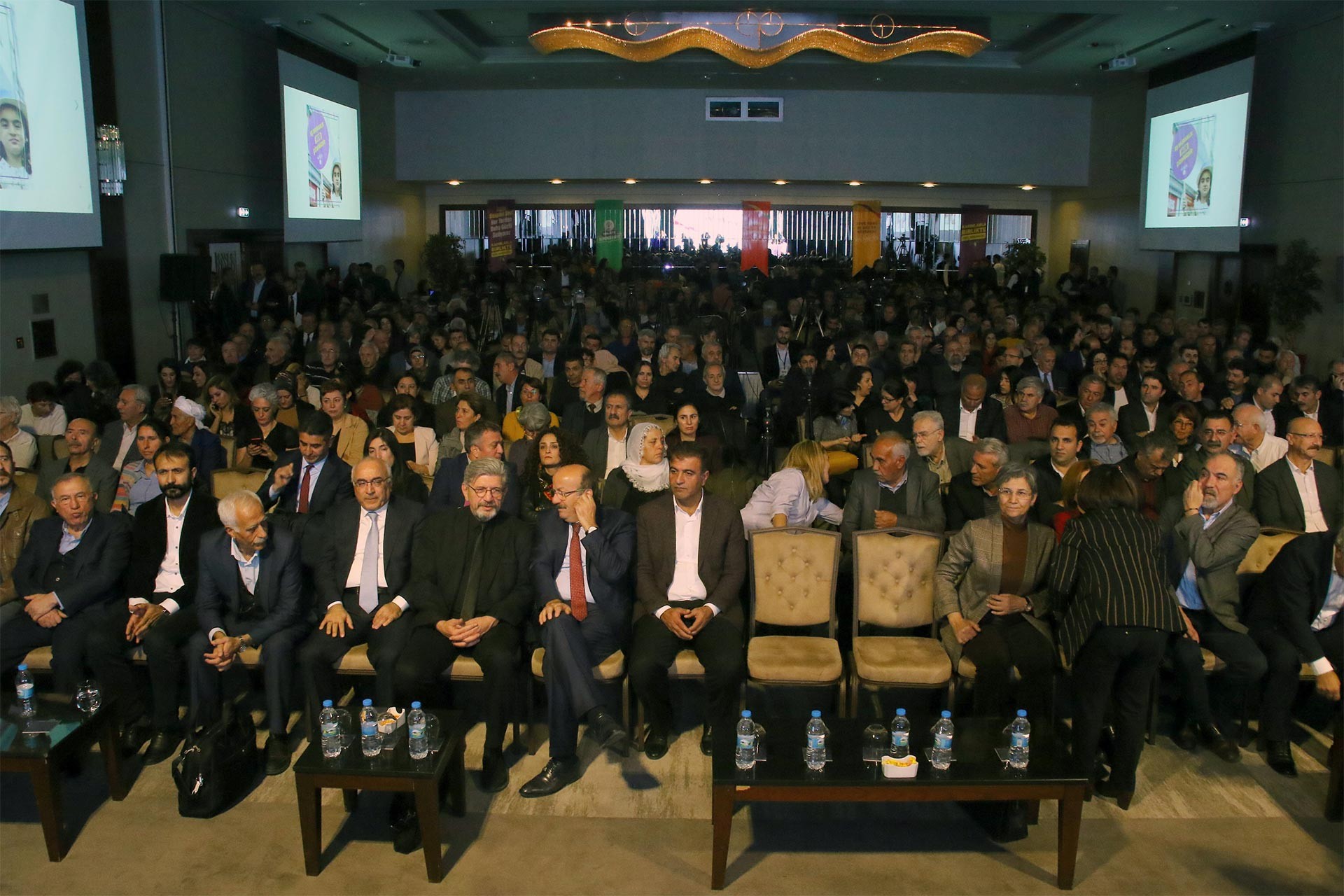 HDP kayyum raporunu açıkladığı toplantıda erken seçim çağrısı yapıldı