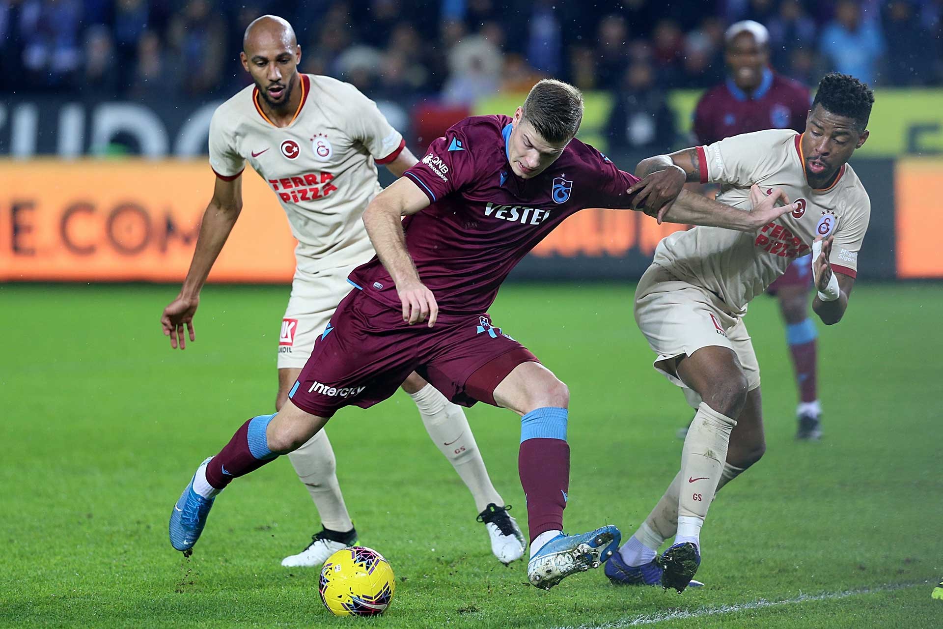 Trabzonspor ile Galatasaray 1-1 berabere kaldı