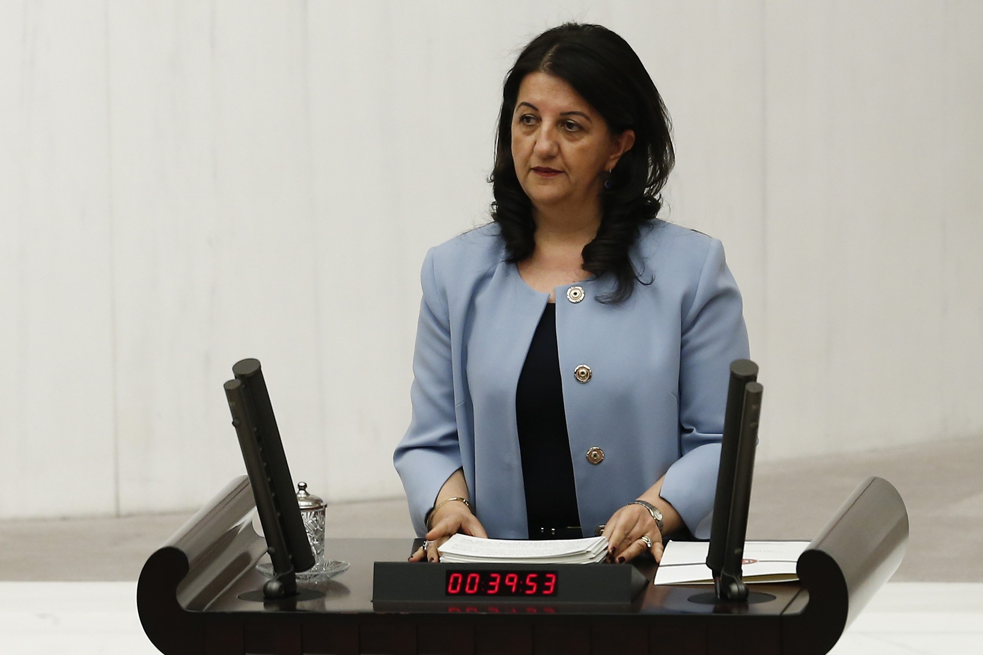 Pervin Buldan Meclis kürsüsünde konuşuyor