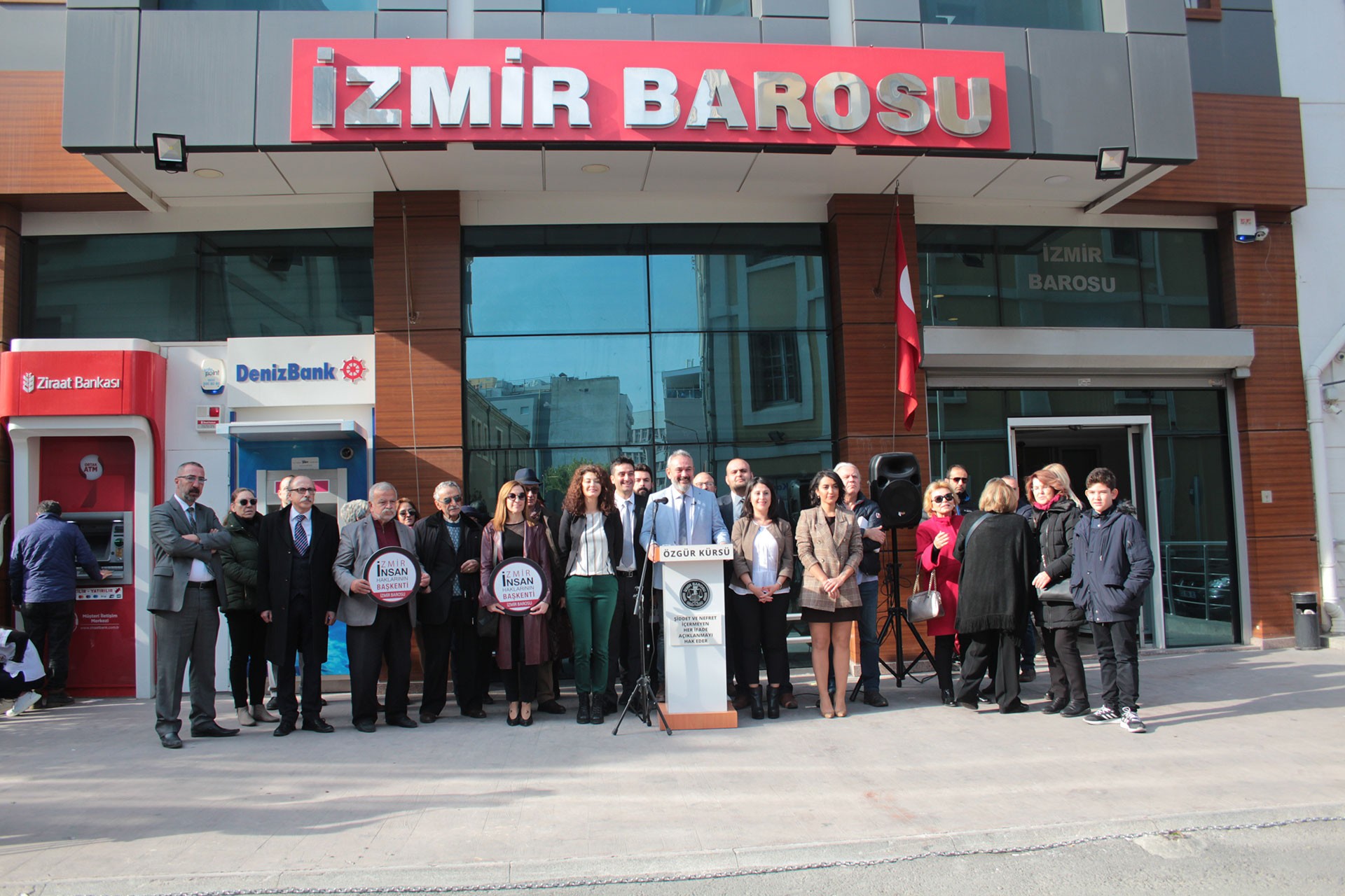 İzmir Barosundan Çeşme’de çadırları yıkılan Romanlar için dayanışma çağrısı