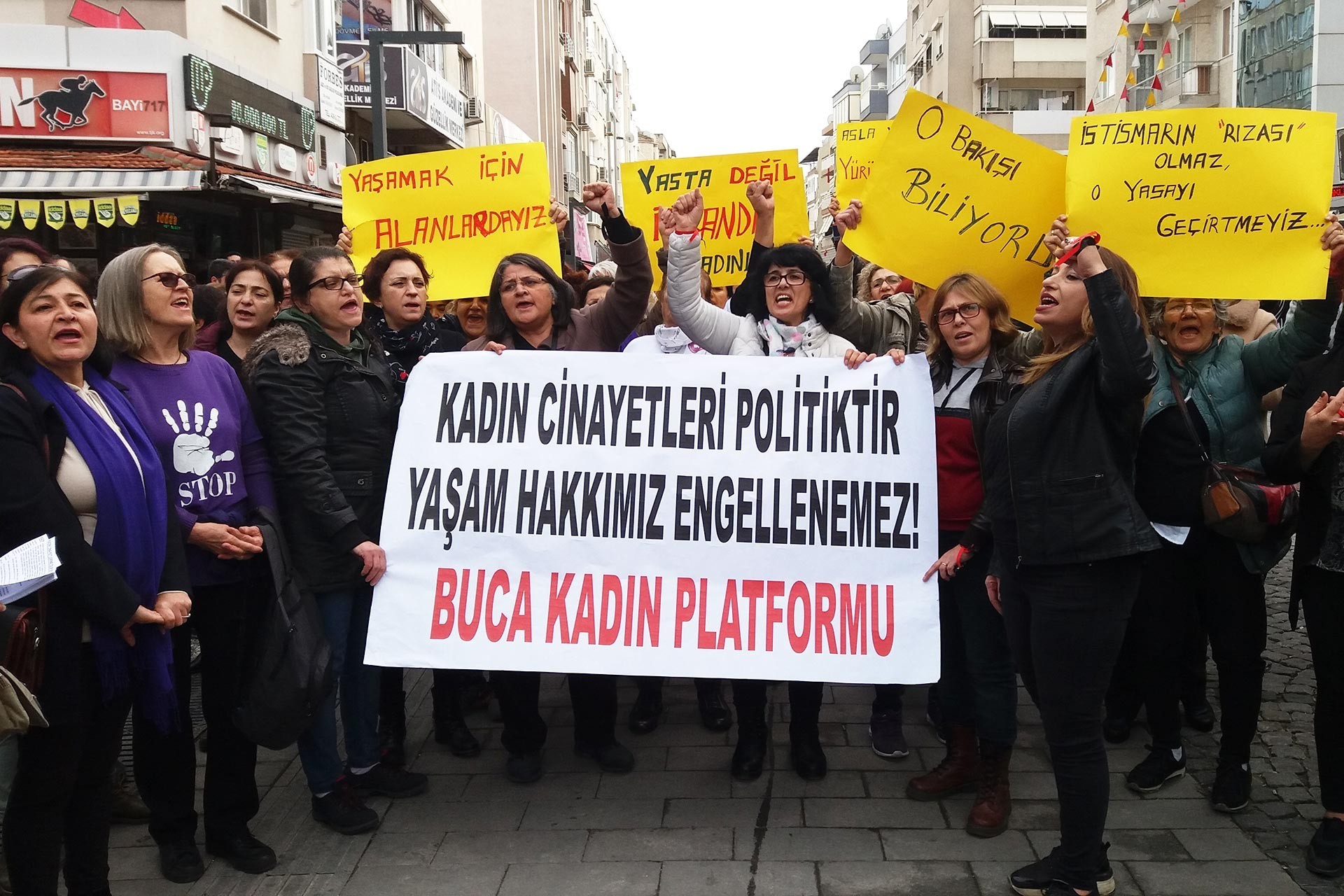 Bucalı kadınlar, kadın cinayetlerine karşı yürüdü