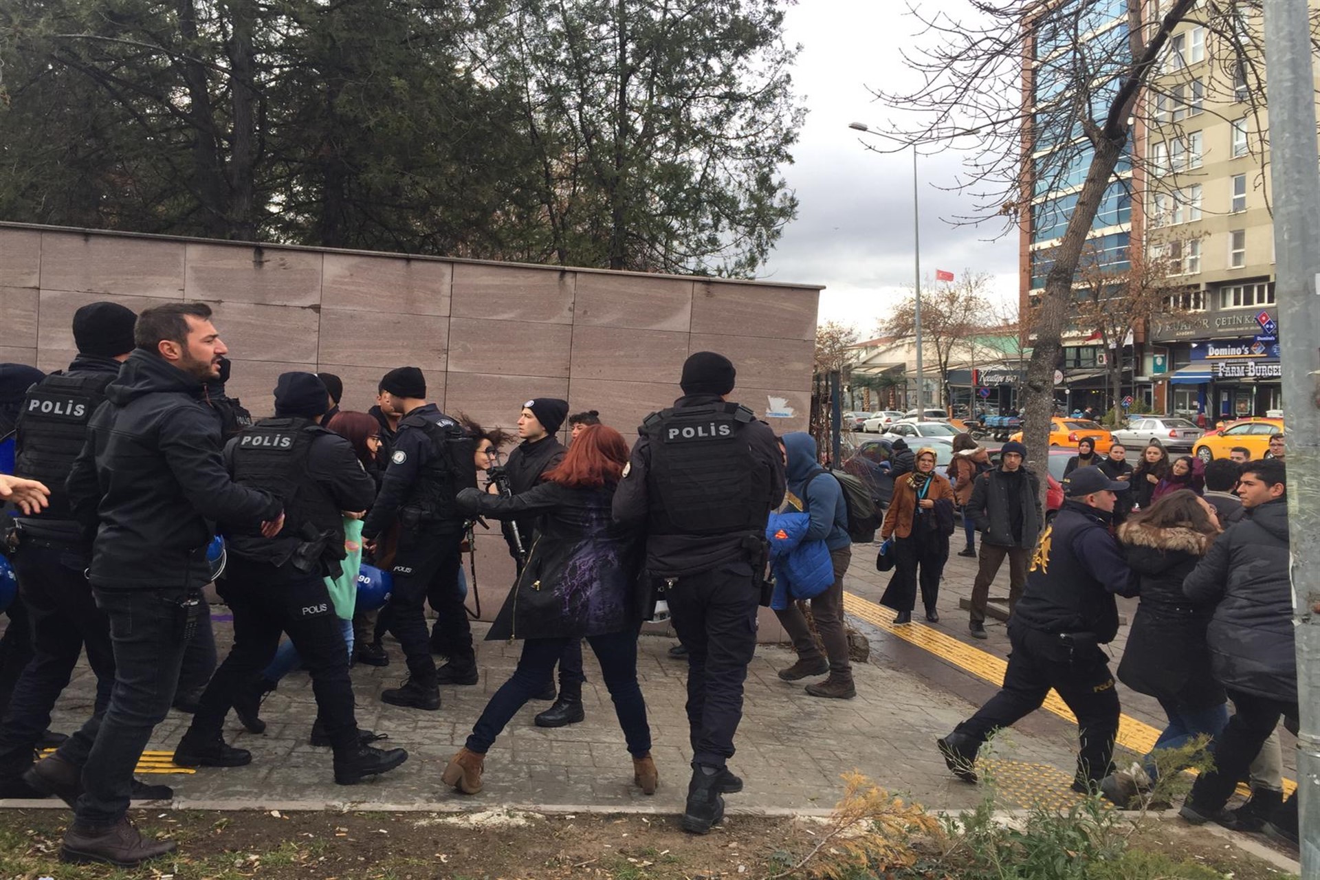 TGB’liler #LasTesis'i hedef aldı, polis tepki gösteren 9 kadını gözaltına aldı