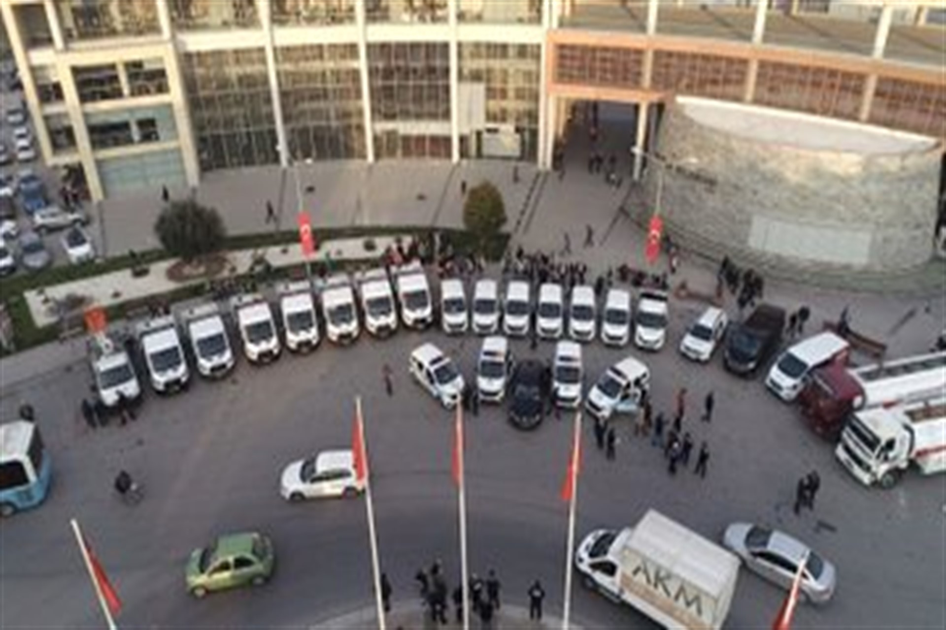 AKP 116 bin liraya kiraladı, CHP 66 bin liraya satın aldı