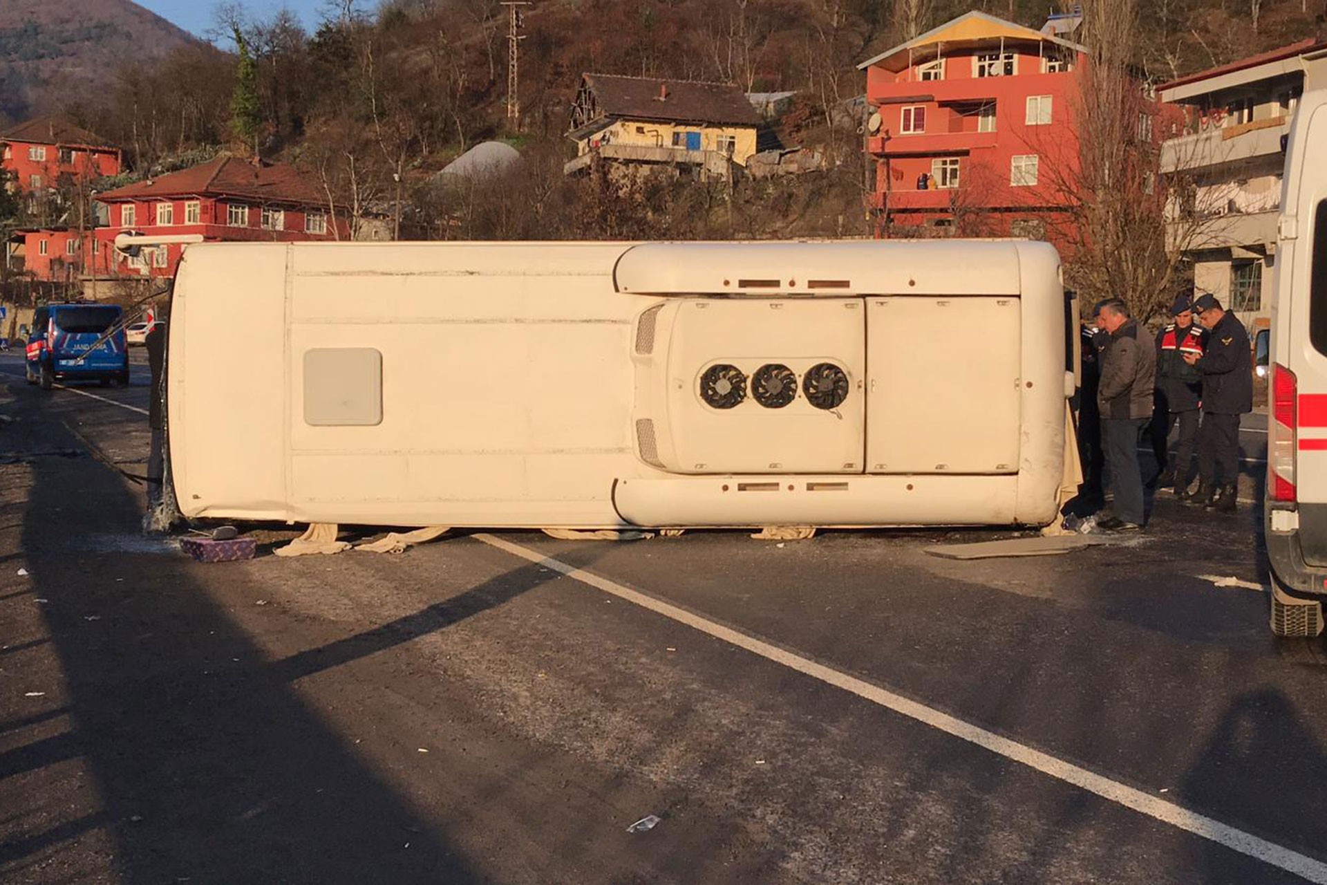 Zonguldak ve Afyon'da işçileri taşıyan servis kaza yaptı: 20 yaralı