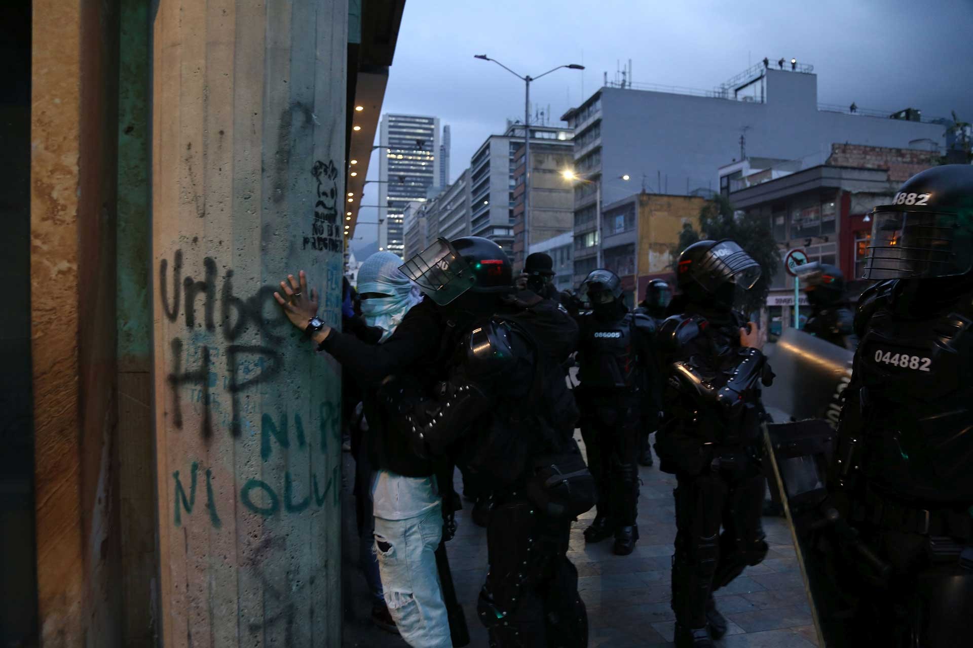 Kolombiya’da genel grev | Halk sokağa çıktı, polis şiddet uyguladı