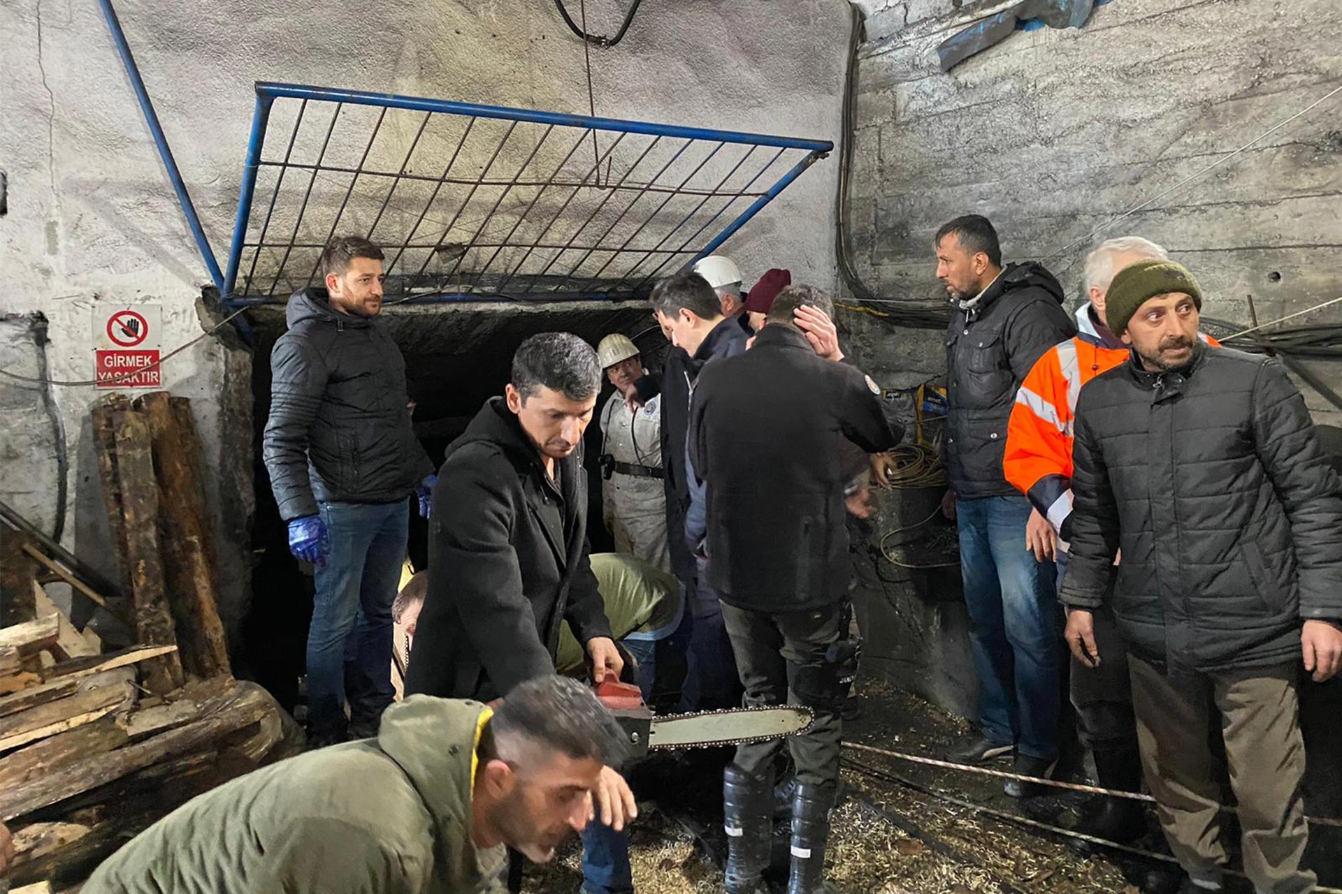 Zonguldak'ın Kilimli ilçesinde kaçak maden ocağında göçük çalışması