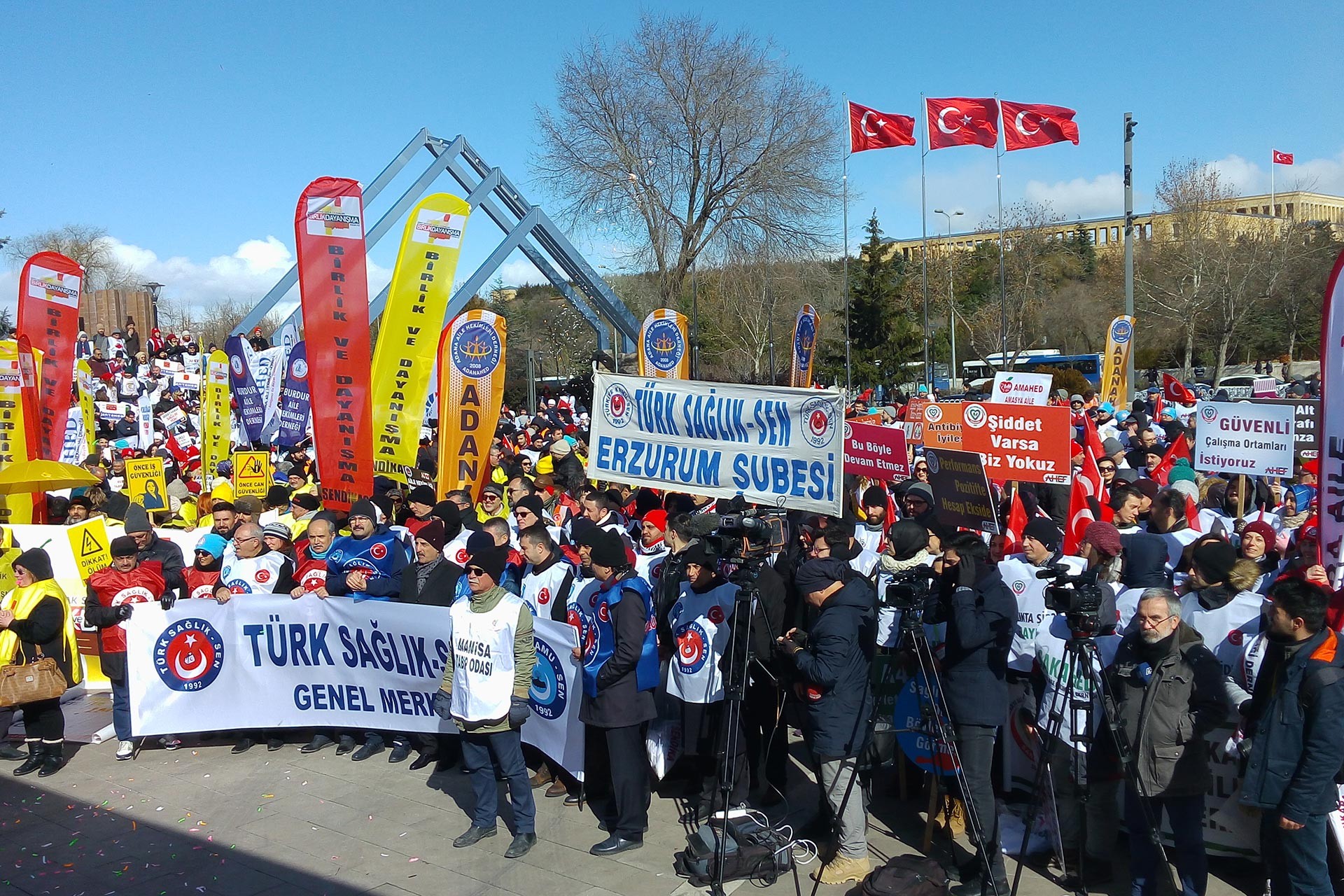 Aile hekimlerinden uyarı mitingi: Hakkımızı gasbetmeyin, sağlıkta şiddeti önleyin