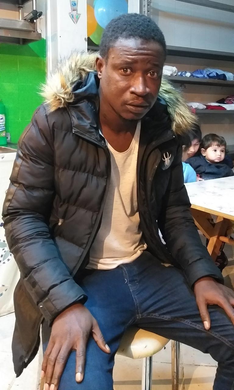 Böbrek hastası olan Afrikalı Morro Keita, diyalize girmek için maddi destek almak zorunda.