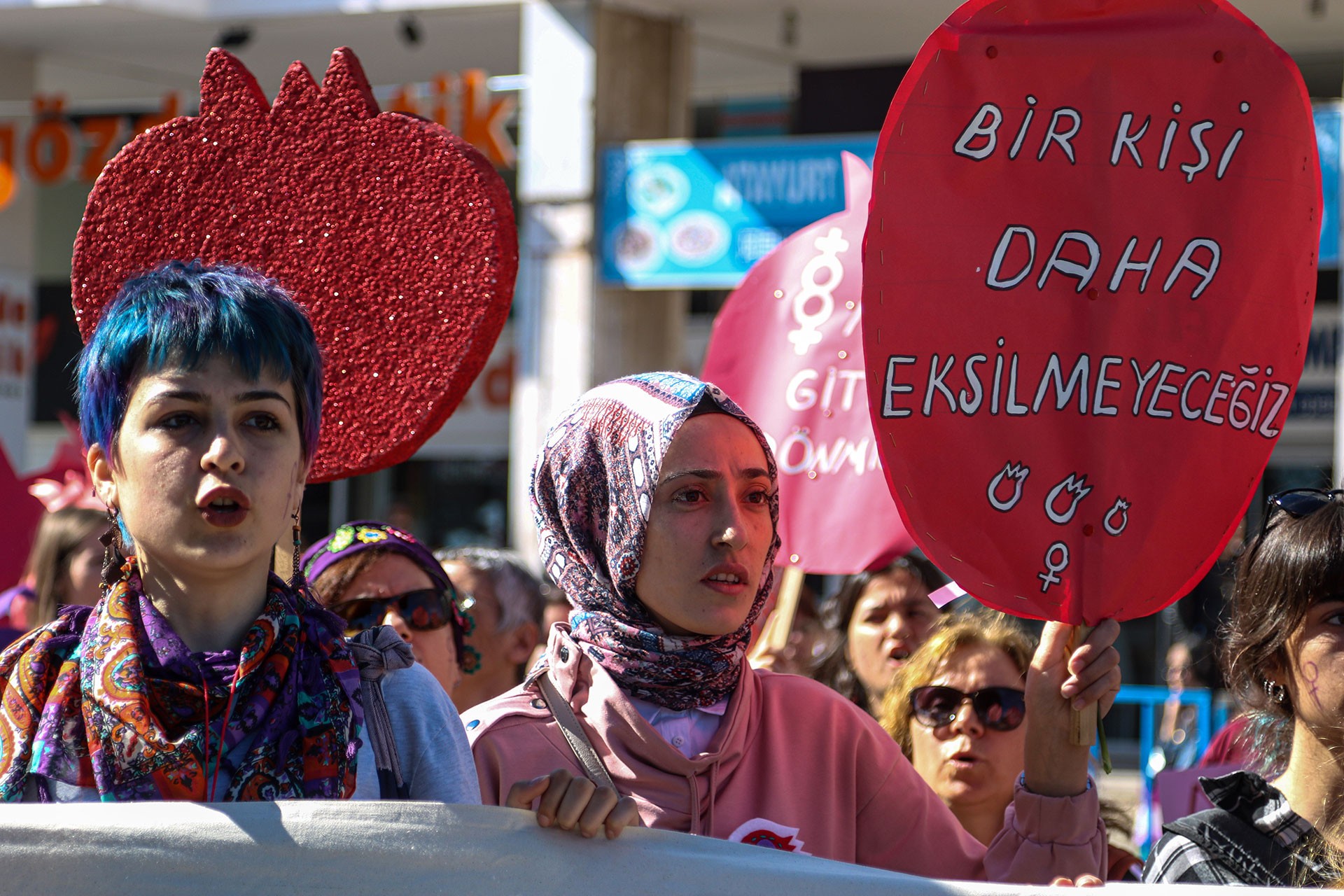 Şiddet gören kadından çağrı: Kızım ve ben öldürülmeden bir an önce dava açılsın