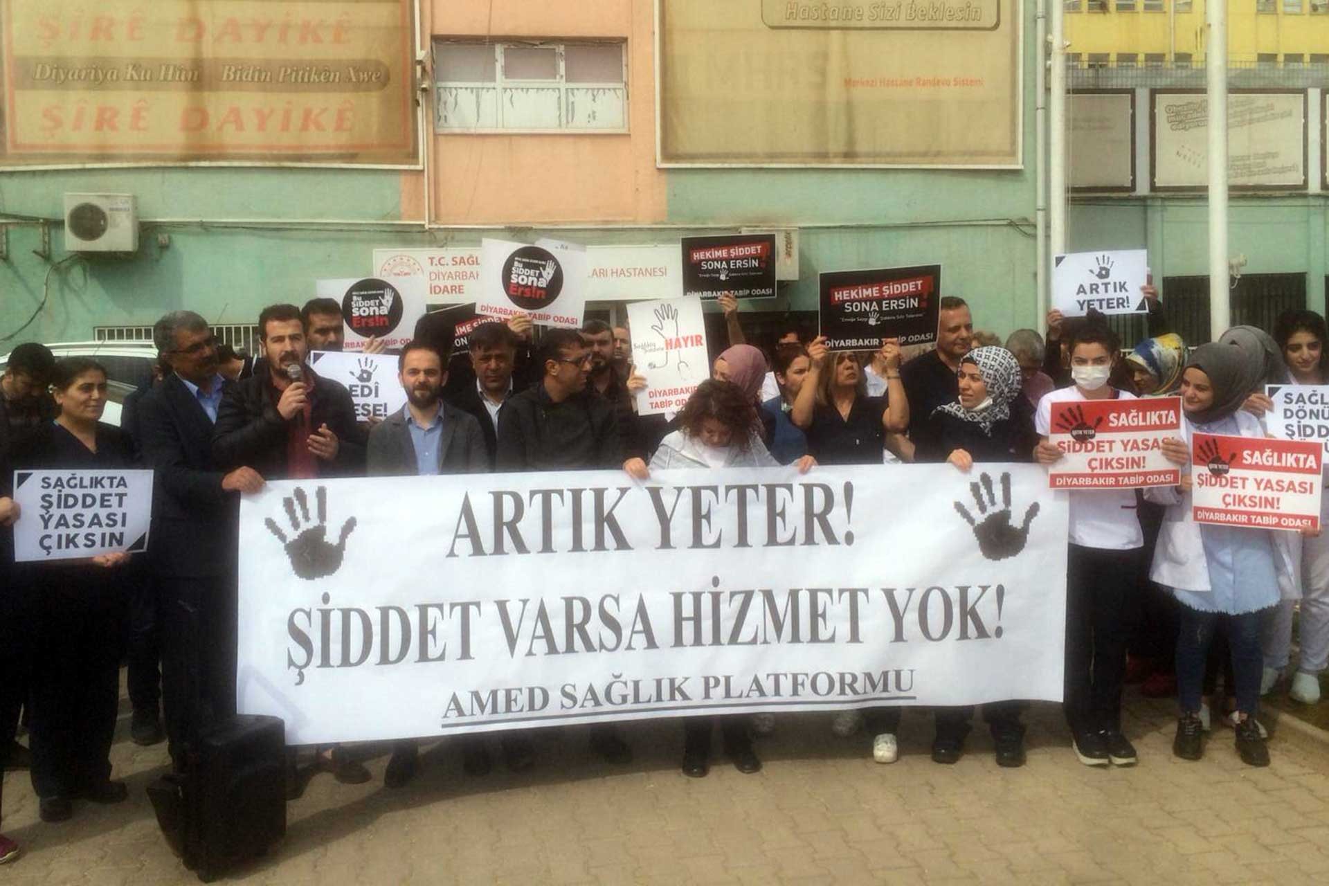 Diyarbakırlı sağlıkçılardan sağlıkta şiddete karşı eylem